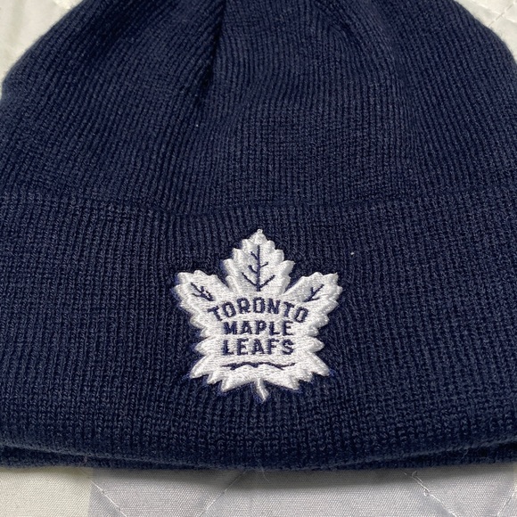 Navy Blue Toronto Maple Leafs Winter Beanie (Youth) - Picture 5 of 7